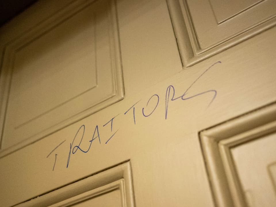 «Verräter» steht an der alten Zimmertüre des Supreme Courts.