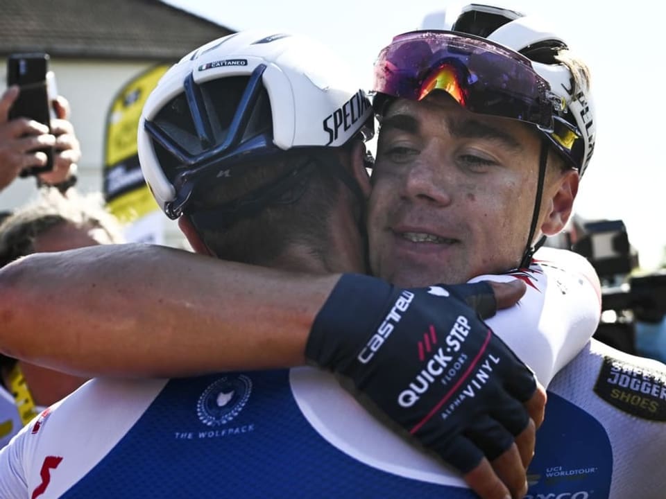 Der grösste und emotionalste Sieg Fabio Jakobsen bedankt sich bei seinen Teamkollegen.