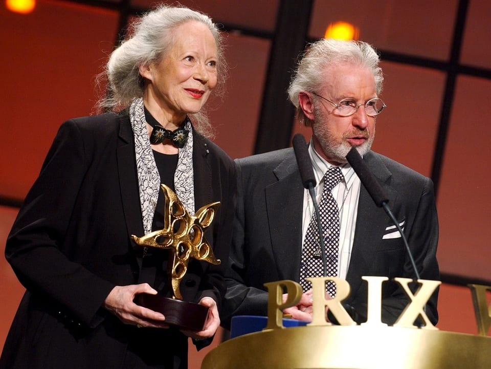 Margrit Läubli und César Kaiser erhalten 2004 den Ehren-Prix Walo.