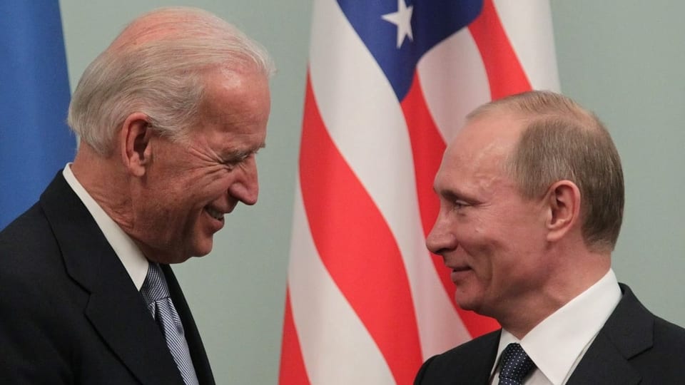 Biden und Putin 2011 in Russland