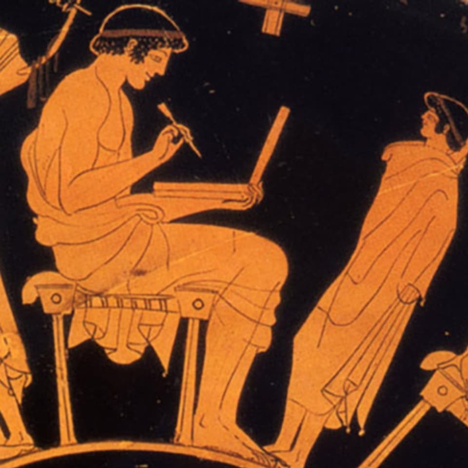Antikes griechisches Keramikdesign mit zwei Figuren, von denen eine schreibt.