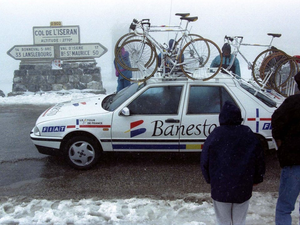 Prekäre Verhältnisse Die Tour de France im Juli 1996 auf dem Col de l'Iseran.