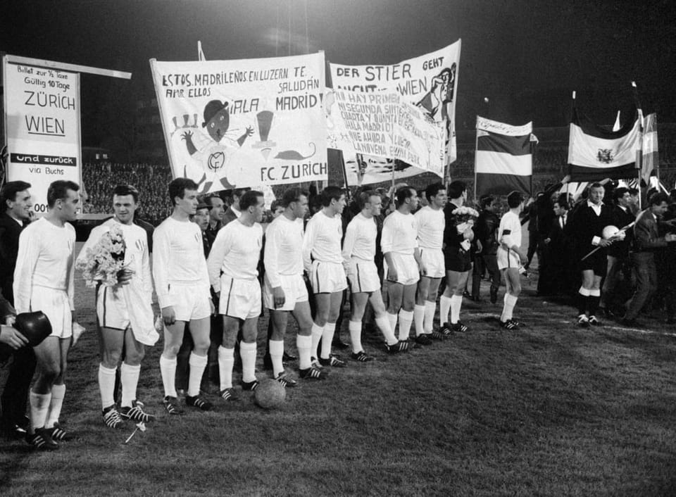 Der FC Zürich 1964 im Spiel gegen Real Madrid