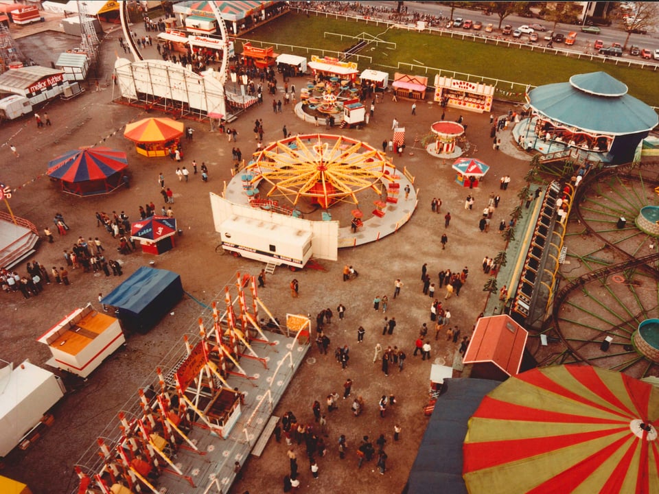 Schon 1981 war der Lunapark mit seinen Bahnen Teil der Messe.