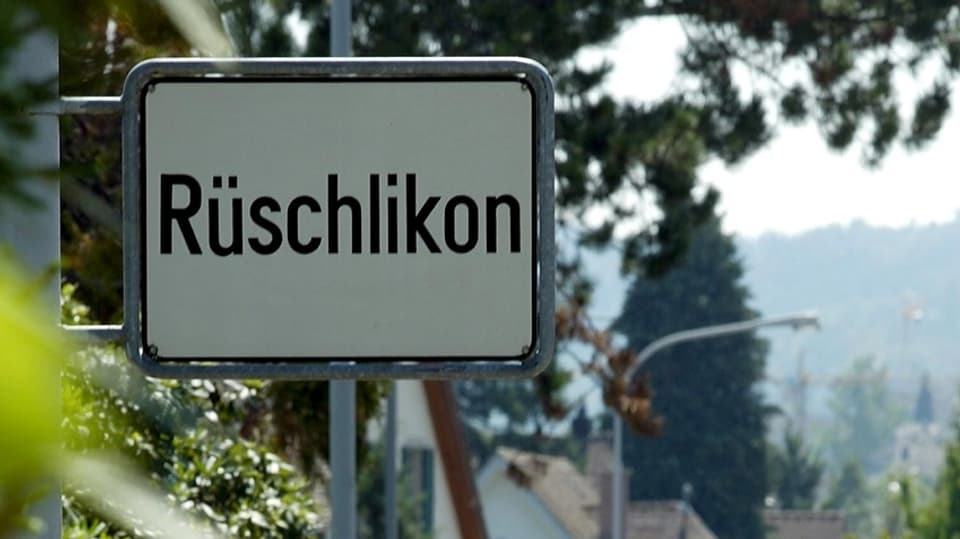 Die Ortstafel von Rüschlikon.