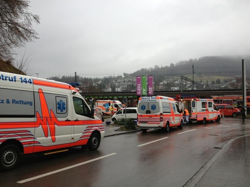 Rettungswagen an der Unfallstelle in Neuhausen.