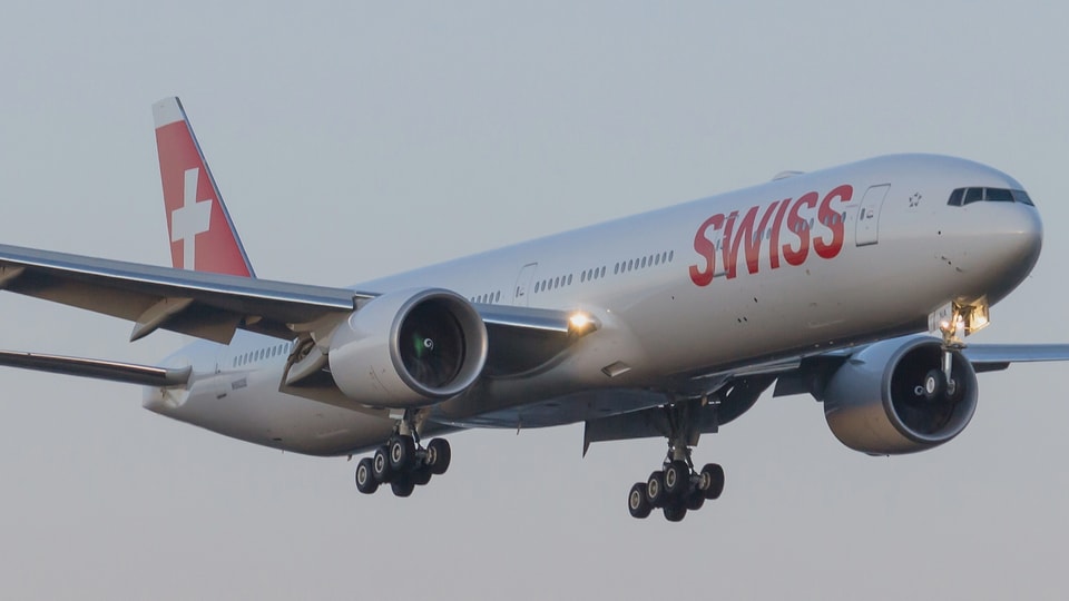 Die ersten Bilder der neuen Boeing-777-300ER mit Swiss-Bemalung. 