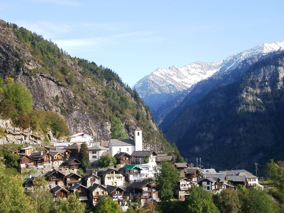 Das Dorf Landarenca im Val Calanca. 