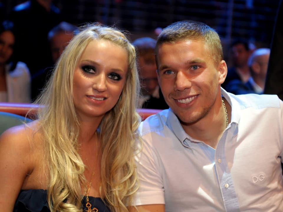 Lukas Podolski mit seiner Frau Monika