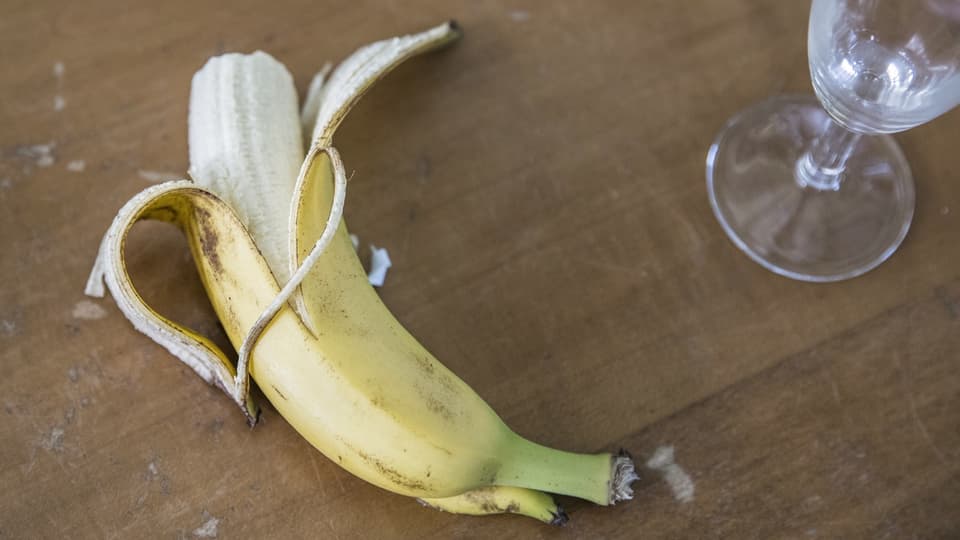 Banane auf Tisch