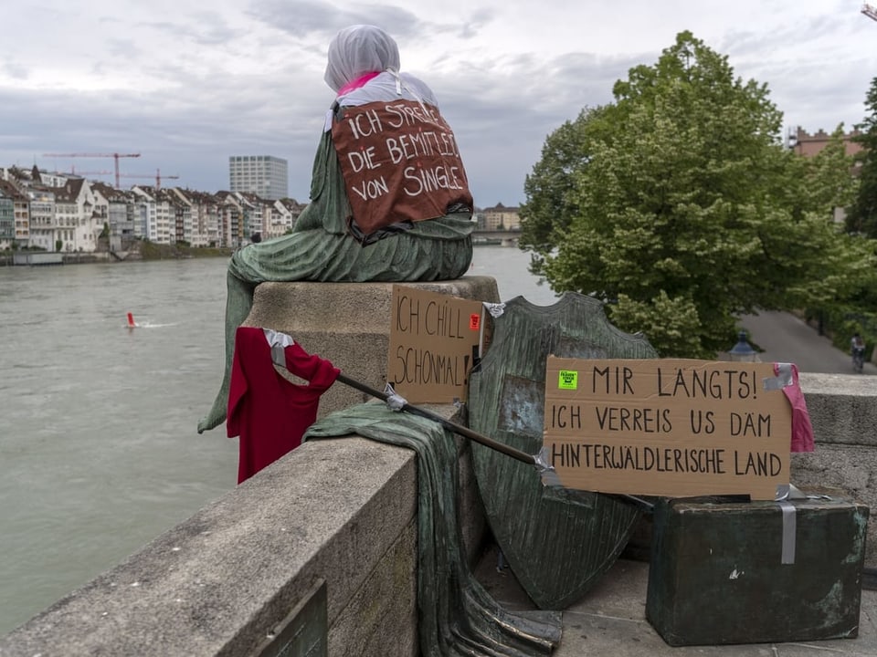 Frauenstreik: Auch Bettina Eichins Kunstwerk Helvetia im Kleinbasel macht mit