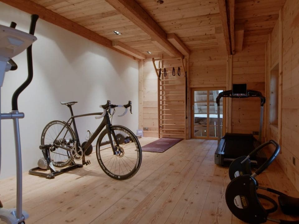 Ein Home-Gym in einem Bauernhaus.