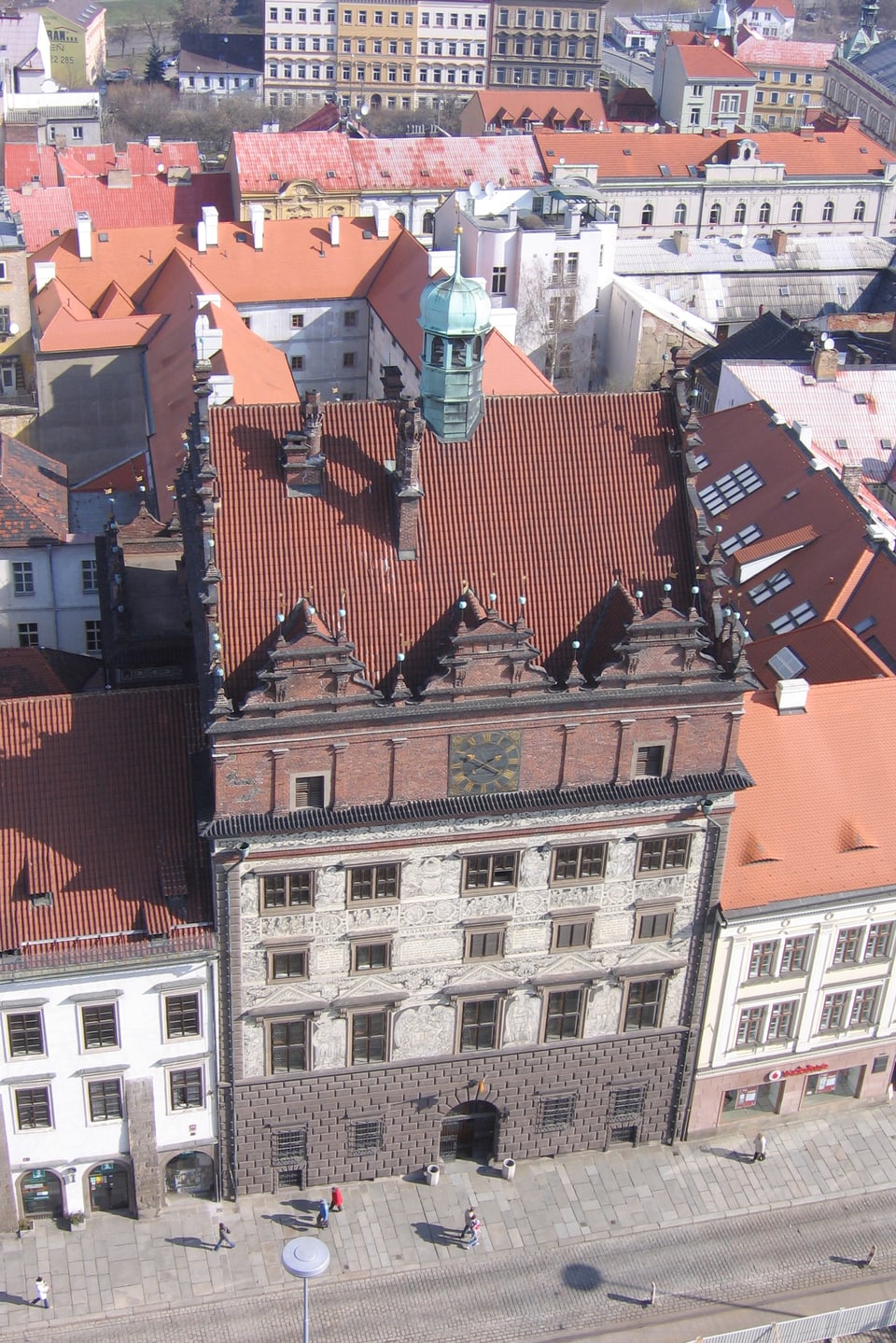 Blick von oben auf ein Renaissance-Gebäude. 
