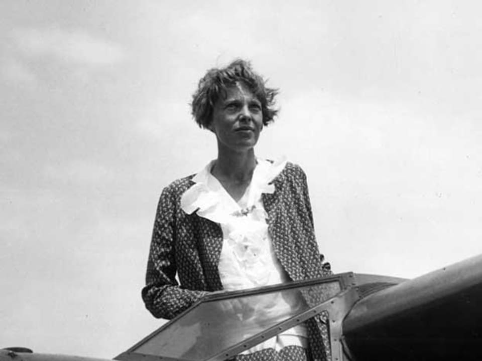 Schwarz-Weiss-Aufnahme von Amelia Earhart 