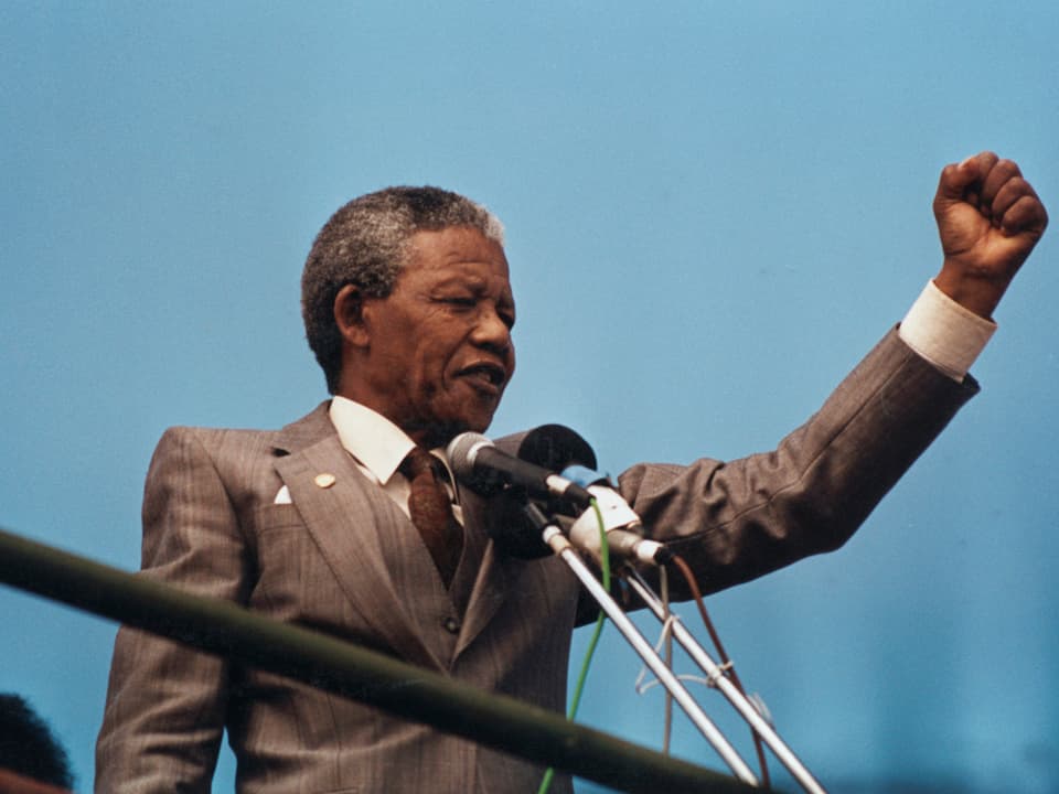 Mandela auf einer Kundgebung 1990 in Port Elizabeth