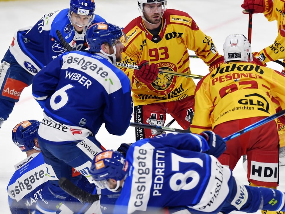 Das Eishockey in den Schweizer Stadien macht keine Pause.