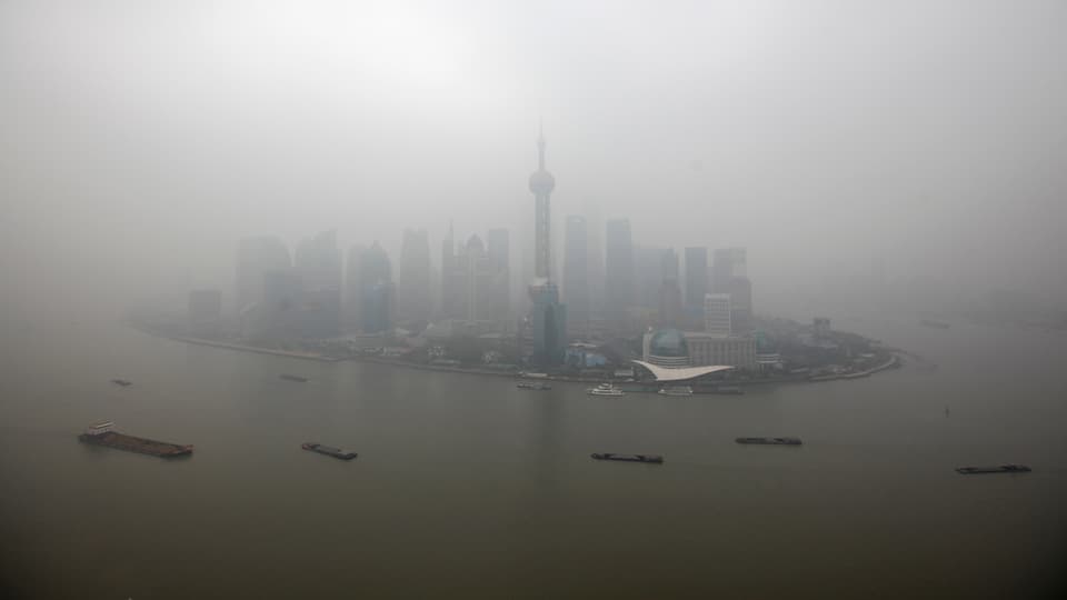 Blick auf den Finanzdistrikt Pudong in Shanghai.