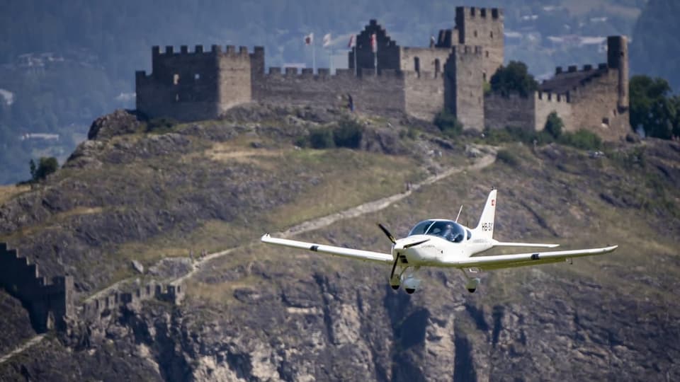 Flug über Sitten.