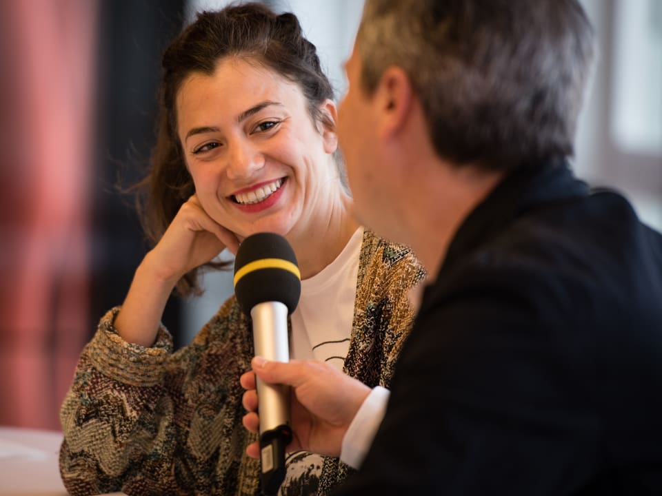 SRF-Literaturredaktor Julian Schütt im Gespräch mit Michelle Steinbeck.