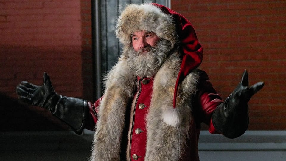 Mann in Weihnachtsmann-Kostüm