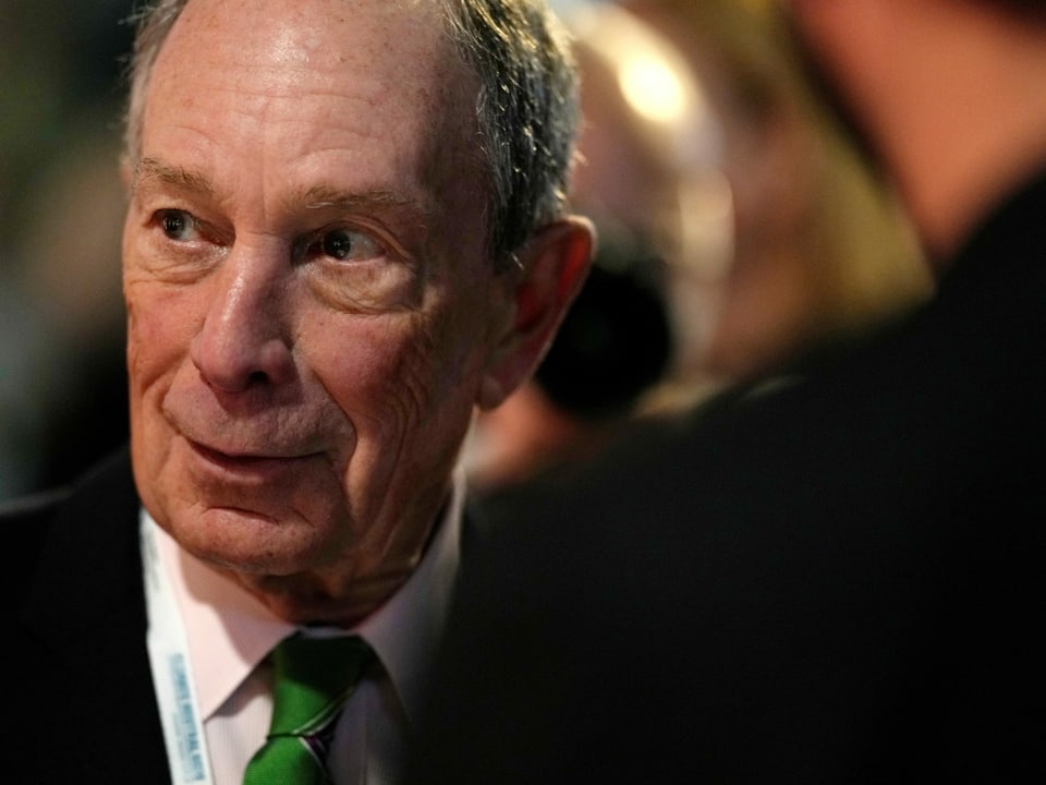 Michael Bloomberg: Ein älterer Mann mit scharfem Blick 