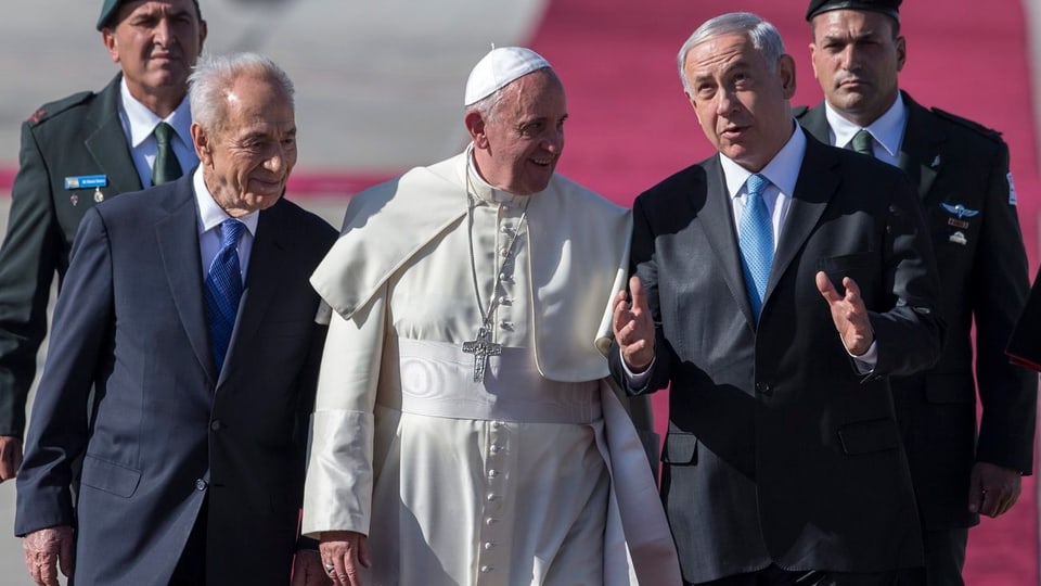 Der Papst zwischen Netanjahu und Peres.