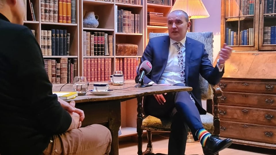 Gespräch mit Islands Staatspräsident Gudni Johannesson in dessen Privatbibliothek am Amtssitz Bessastadir