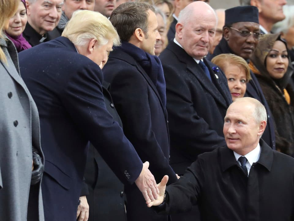 Putin und Trump geben sich die Hand