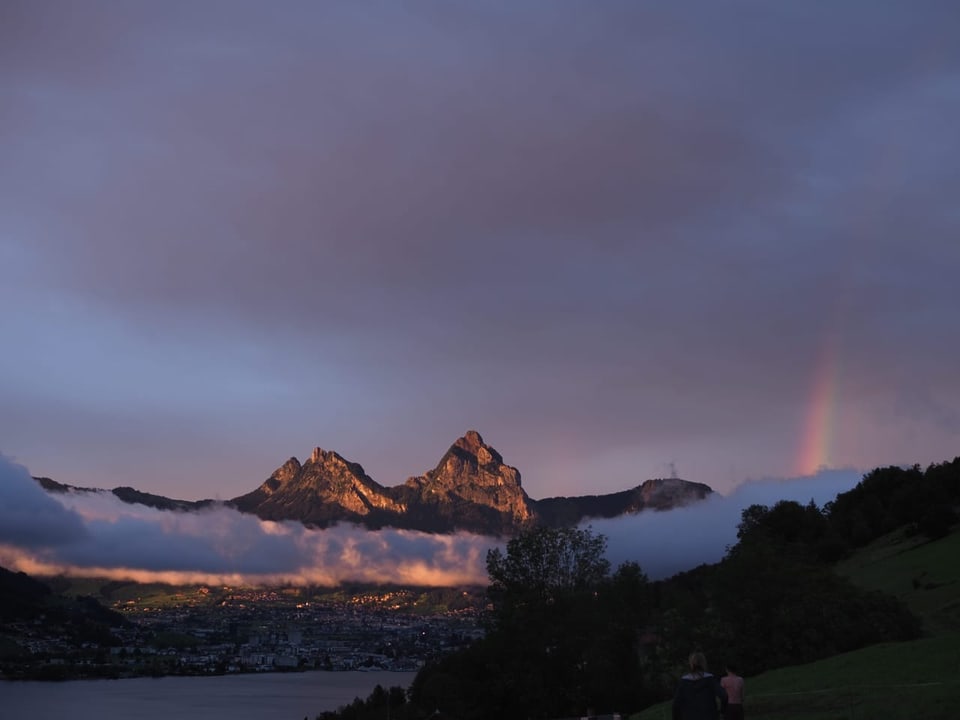 Regenbogen nach dem abendlichen Regen 