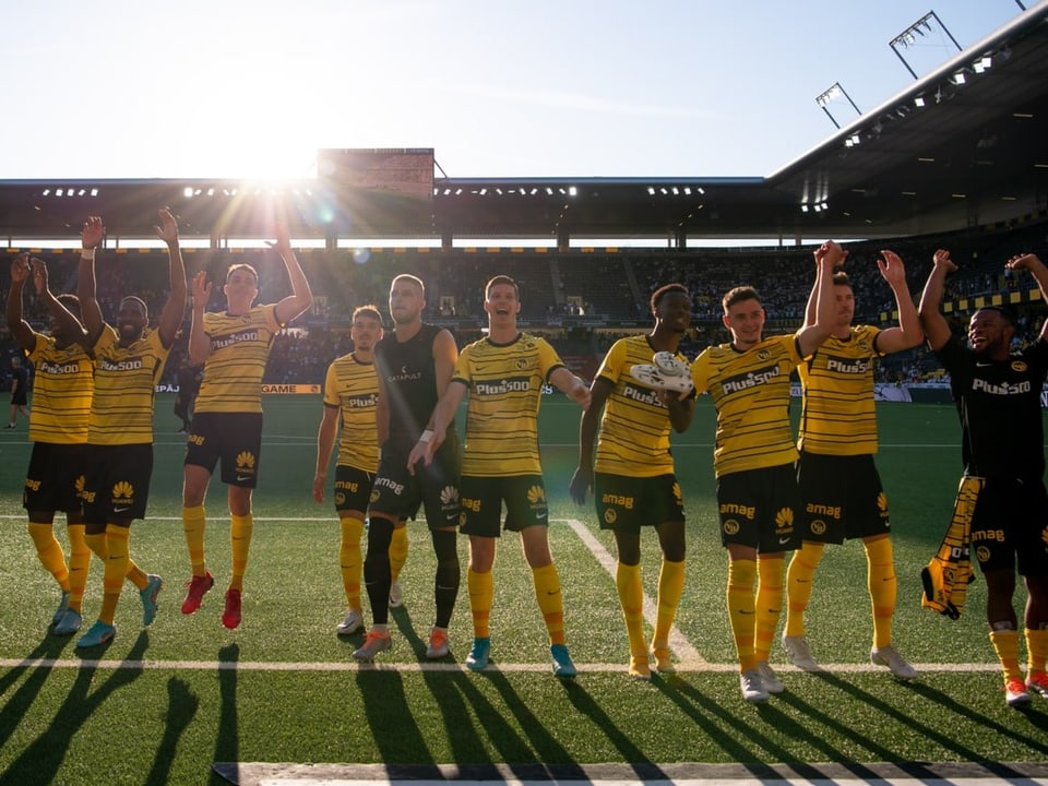 Berner Sonnentanz Die YB-Spieler nach dem Triumph gegen den FCZ.