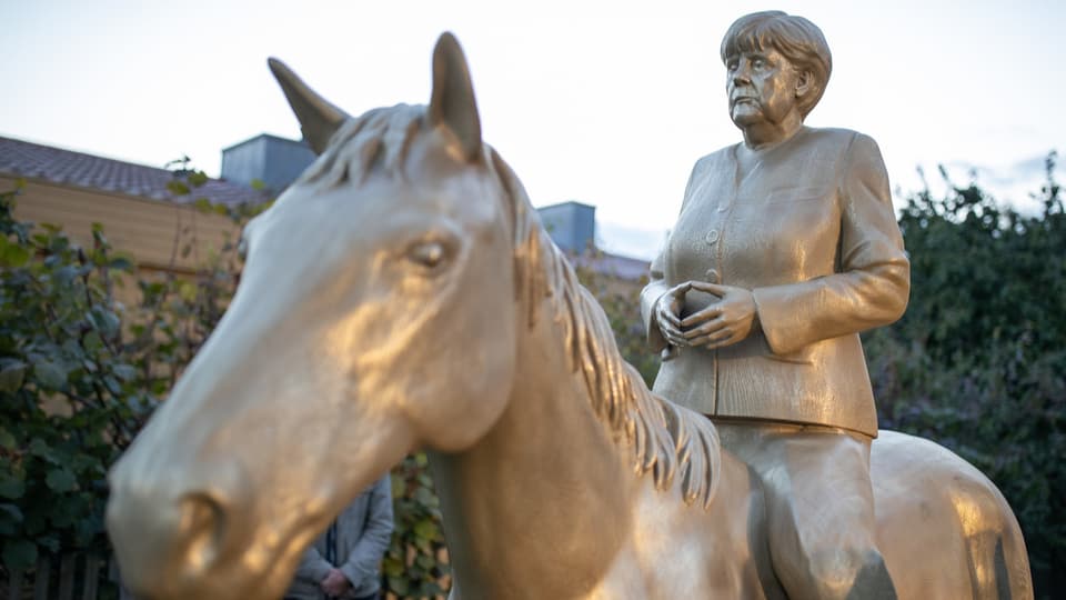 Skulptur Merkel. 