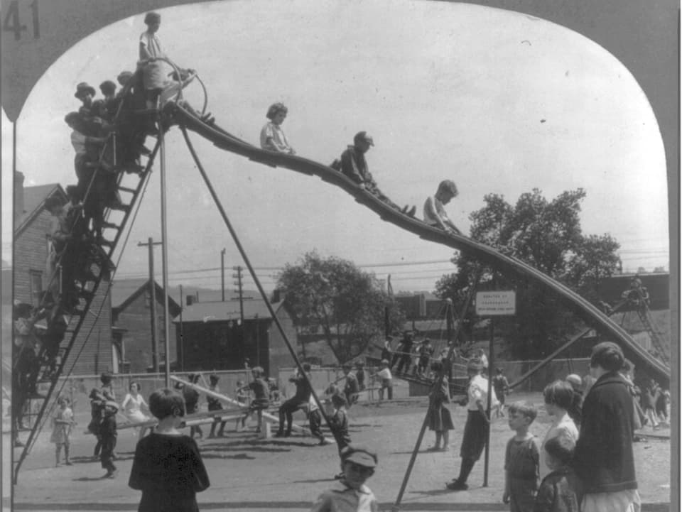 Ein Kinderspielplatz aus dem Jahre 1926.