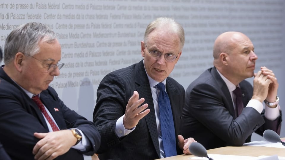 Gewerbverbandspräsident Jean-François Rime (SVP) und Direktor Hans-Ulrich Bigler (FDP). Daneben als Rime-Nachfolger nominierte Fabio Regazzi (CVP). 