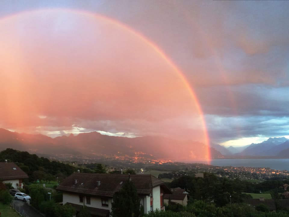 Regenbogen über Montreux