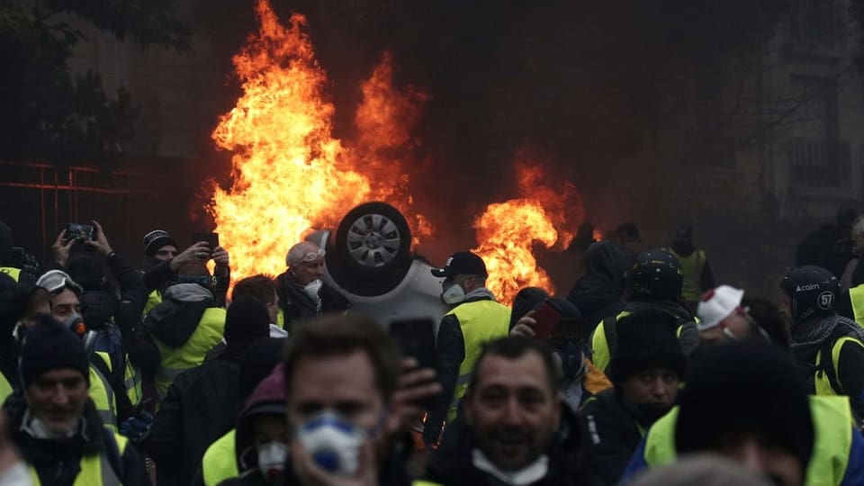 Gwałtowne zamieszki przy żółtych kurtkach, 2019 w Paryżu.
