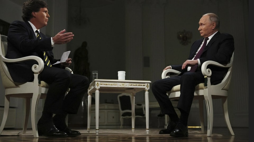 Tucker Carlson im Gespräch mit Wladimir Putin.