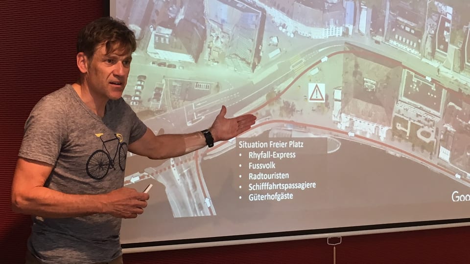 OK-Chef Marcel Zürcher erklärt die Verlegung des Schaffhauser Triathlons in die Stadt.