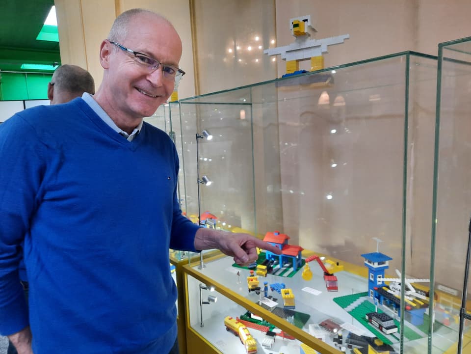 Christian Velhagen presents a Lego set from the 1970s in his museum.