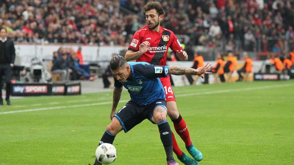 Leverkusens Mehmedi gegen Hoffenheims Zuber.