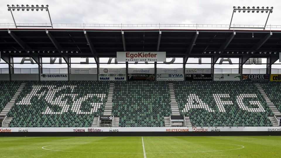 Stadtion mit Logo des FC St. Gallen