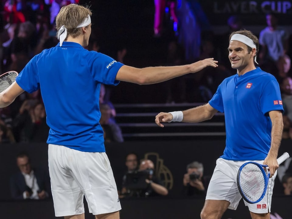 Alexander Zverev und Roger Federer.