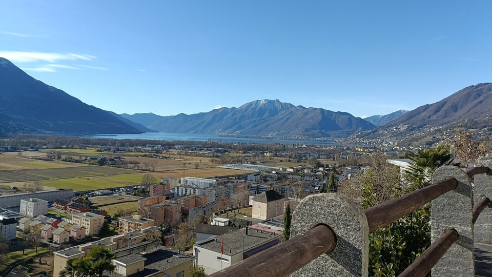 Blick von Lavertezzo zum Lago Maggiore.