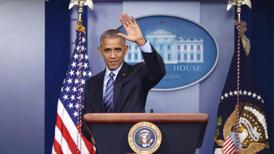 Winkender Obama bei seiner letzten Medienkonferenz im Weissen Haus