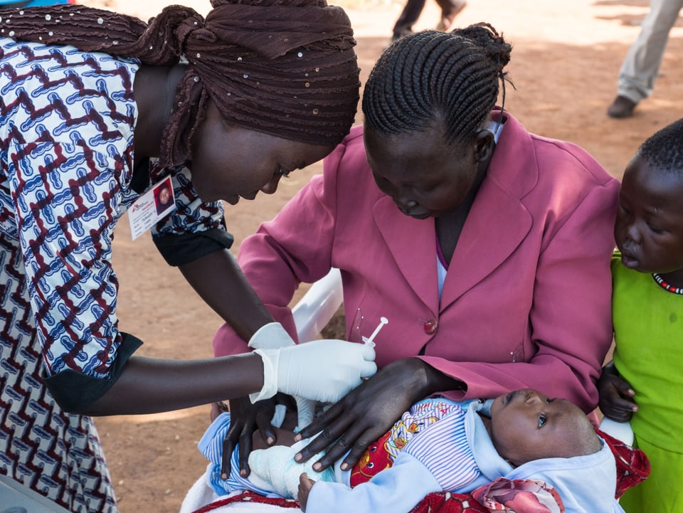 Bis zu drei Impfungen für die Babies - im Auffanglager Numansi.