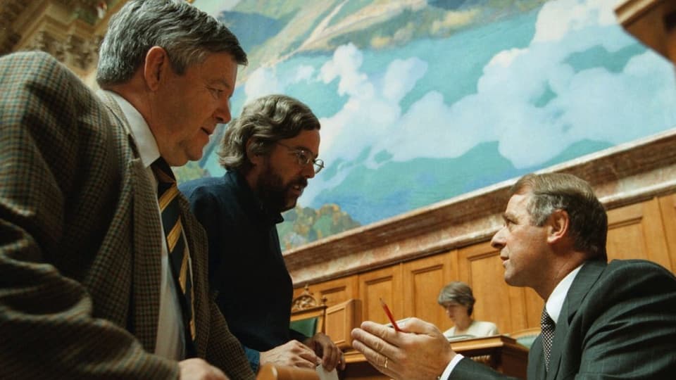 Alphatiere unter sich: Jean-Pierre Bonny, Andreas Gross und Bundesrat Adolf Ogi im Nationalratssaal.