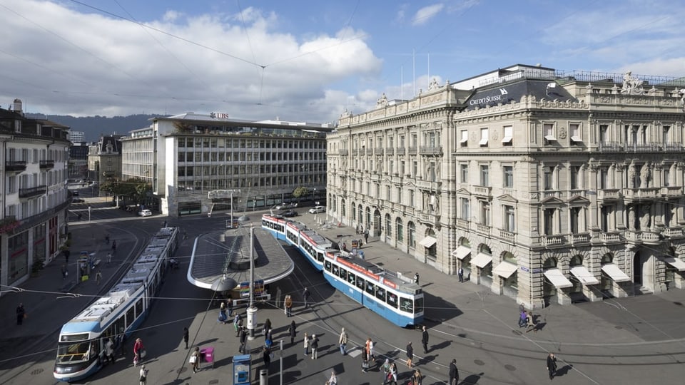 Paradeplatz in Zürich mit den beiden Hauptsitzen der UBS und der CS.