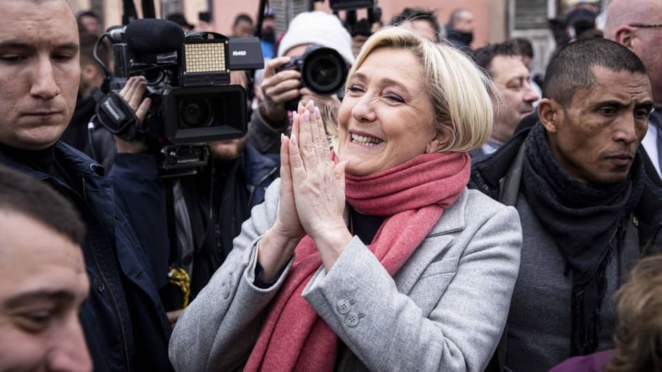 Marine Le Pen bei einem Marktbesuch am 1. April im Osten Frankreichs.