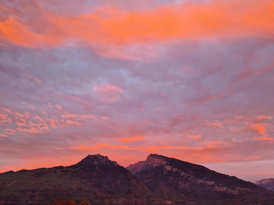 Spiez/BE Abendstimmung über dem Niederhorn.