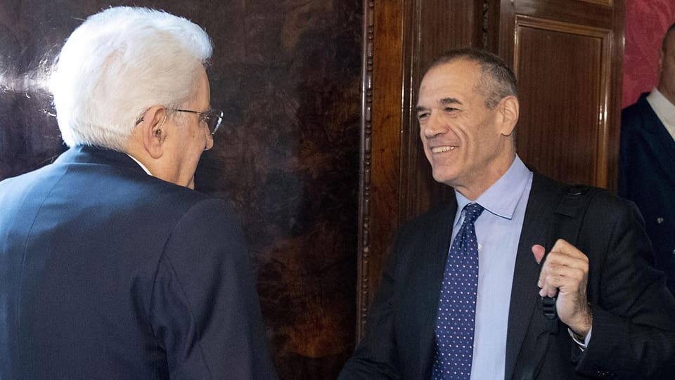 Präsident Mattarella empfängt Cottarelli. 