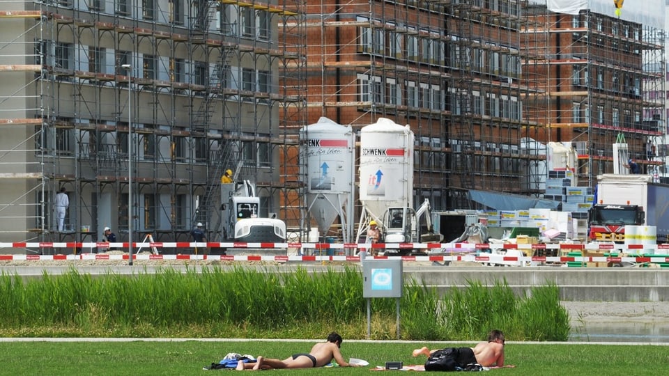 Construction of a new urban building is in full swing in Zurich's Gladpark 